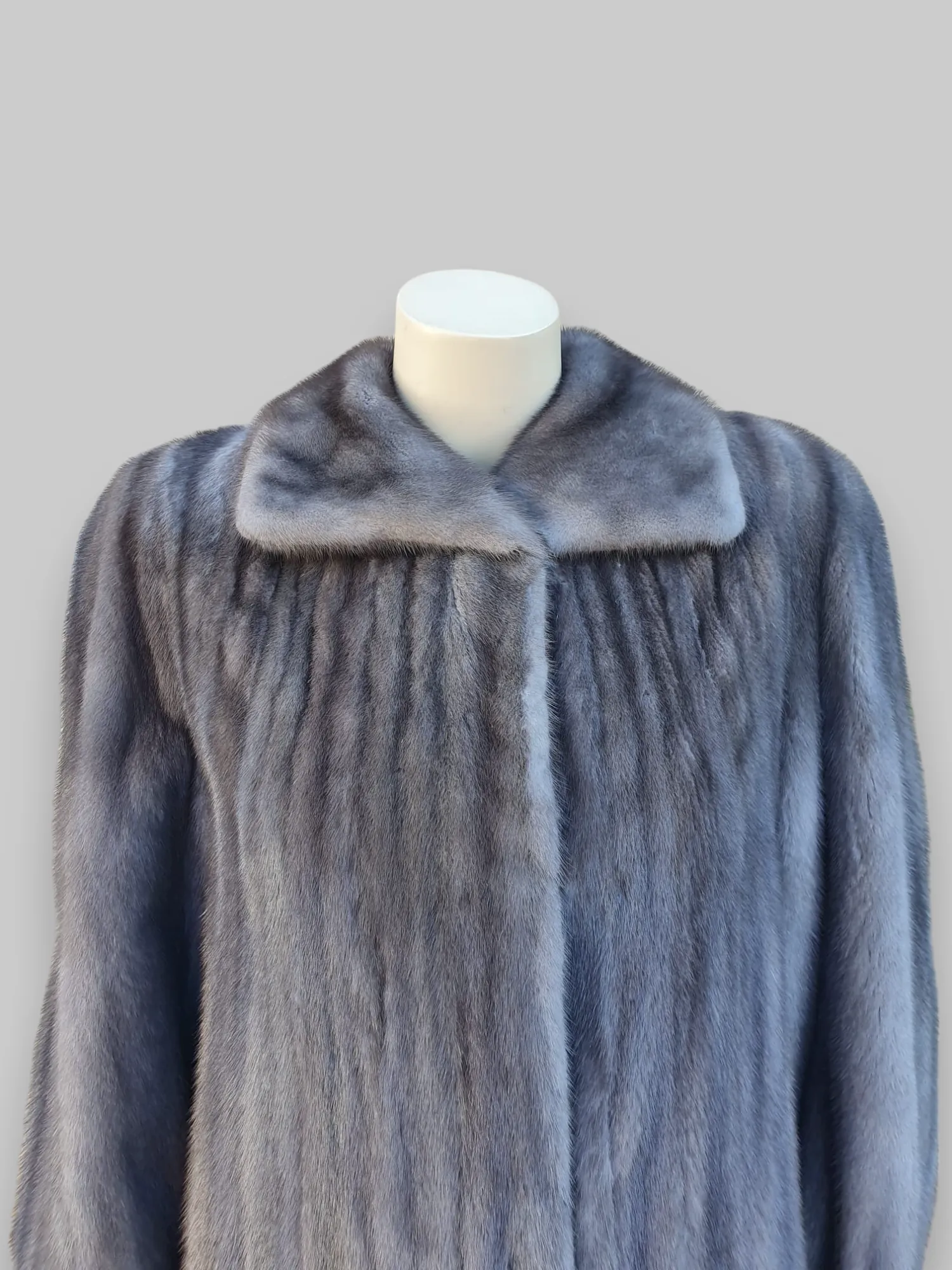 Vintage Blue Iris Mink Fur Coat (Natural Gray) -M