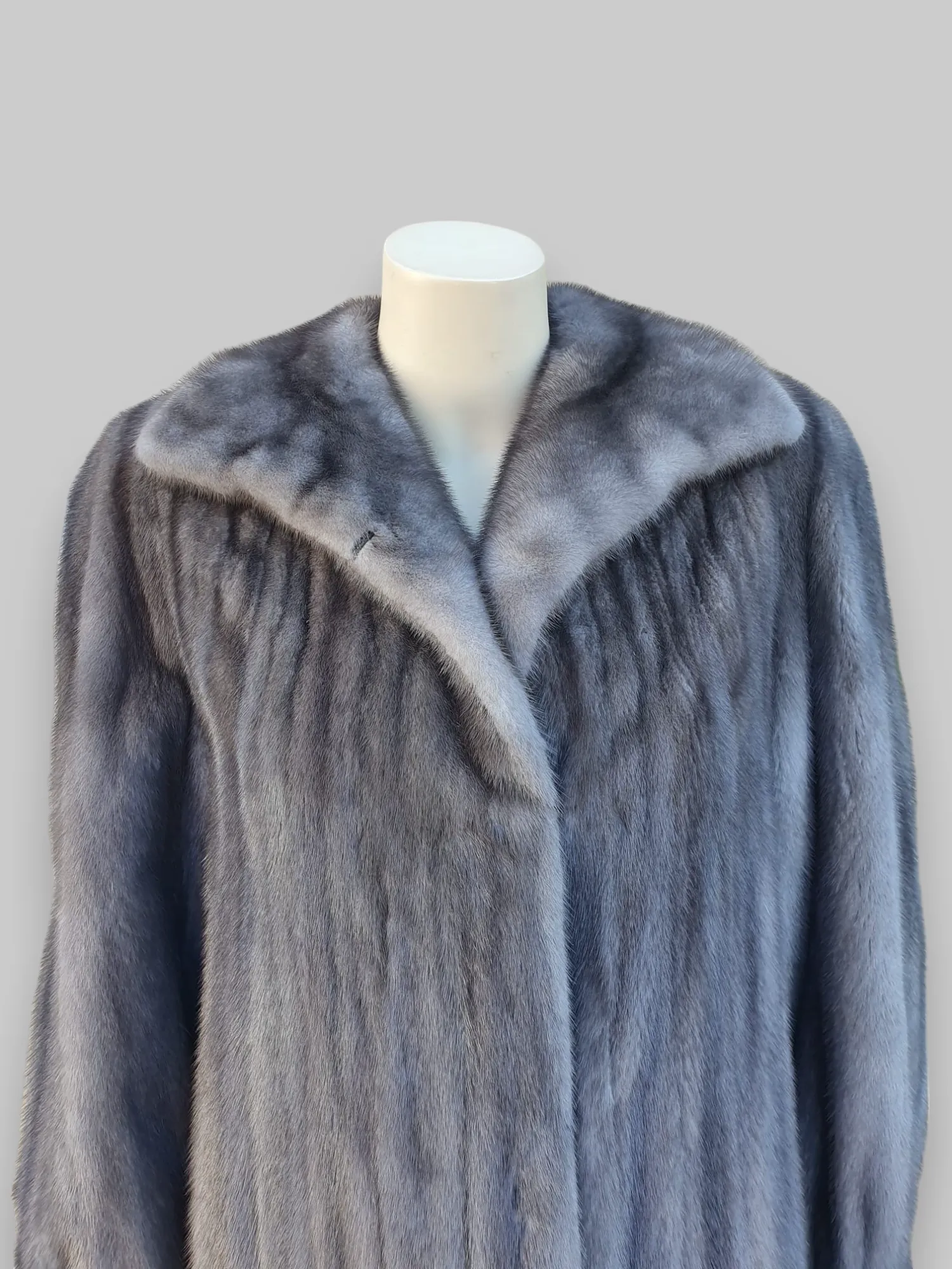 Vintage Blue Iris Mink Fur Coat (Natural Gray) -M