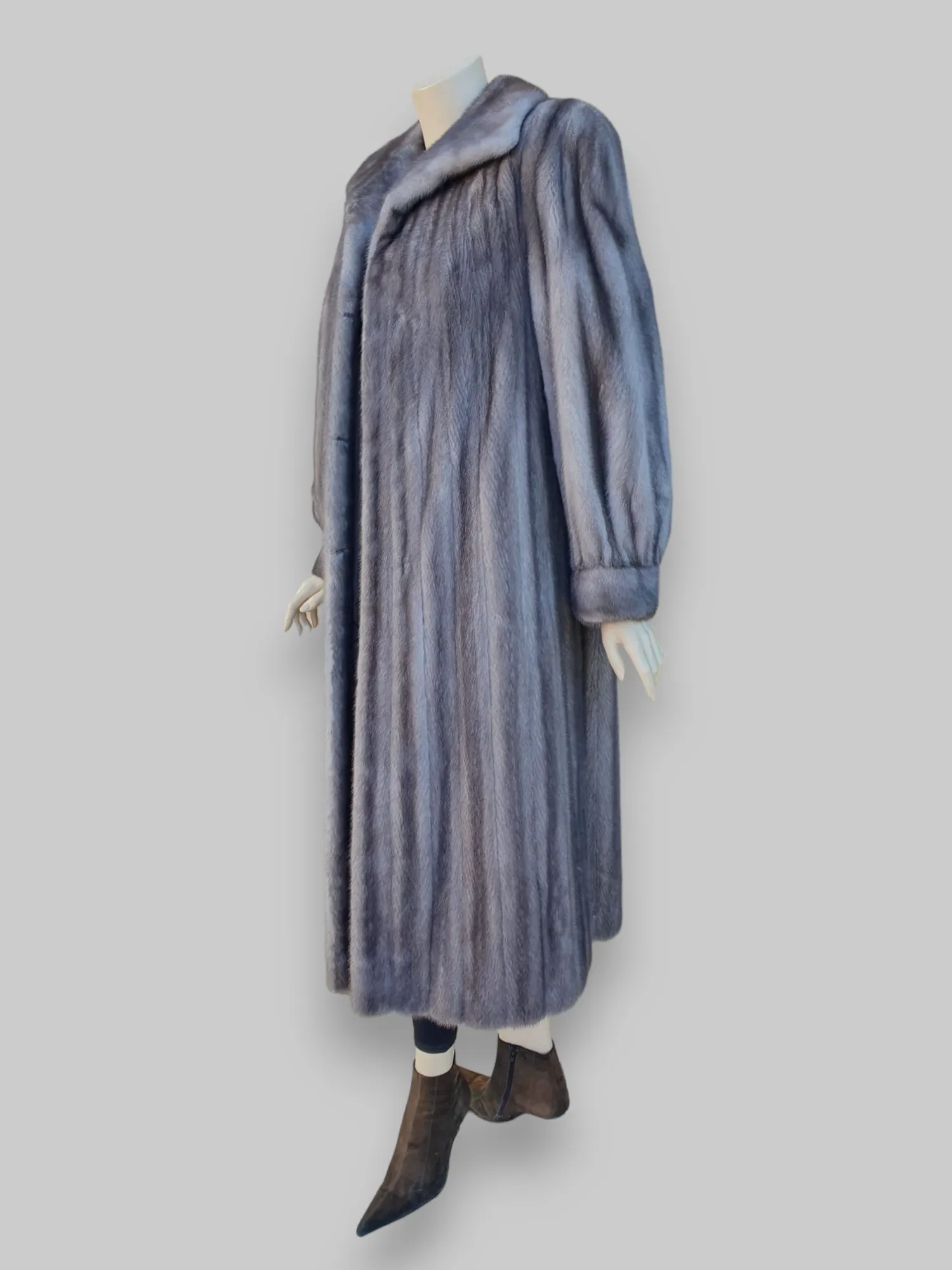 Vintage Blue Iris Mink Fur Coat (Natural Gray) -M